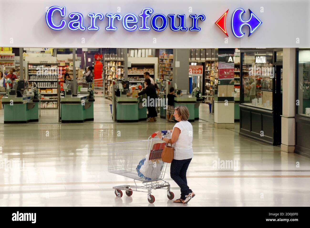 Carrefour spain hi-res stock photography and images - Page 4 - Alamy