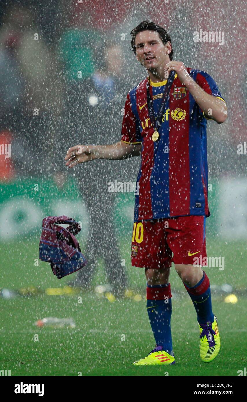 Barcelona\'s Lionel Messi celebrates victory after the Champions ...