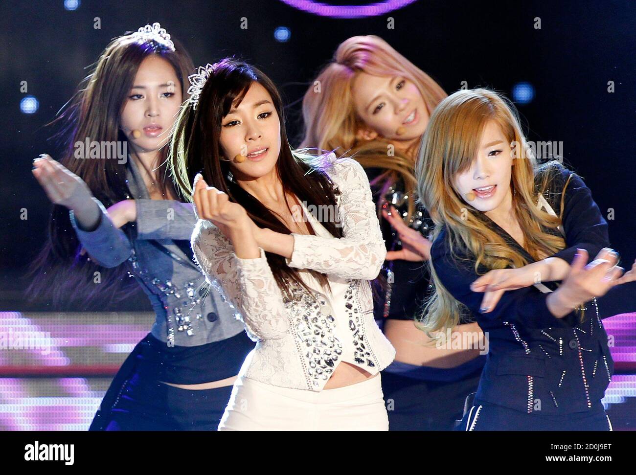Members Of K Pop Idol Group Girls Generation Perform During The Korean Pop Culture And Art Awards At The Olympic Hall In Seoul November 21 11 At The Government Organised Award Ceremony Girls Generation