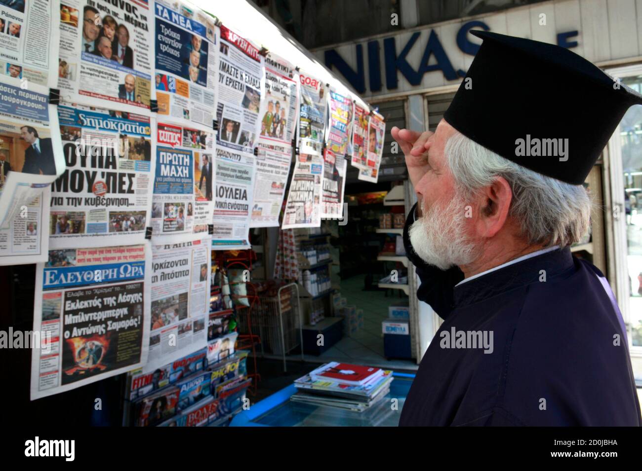 Page 9 - Greece News Stand High Resolution Stock Photography and Images -  Alamy