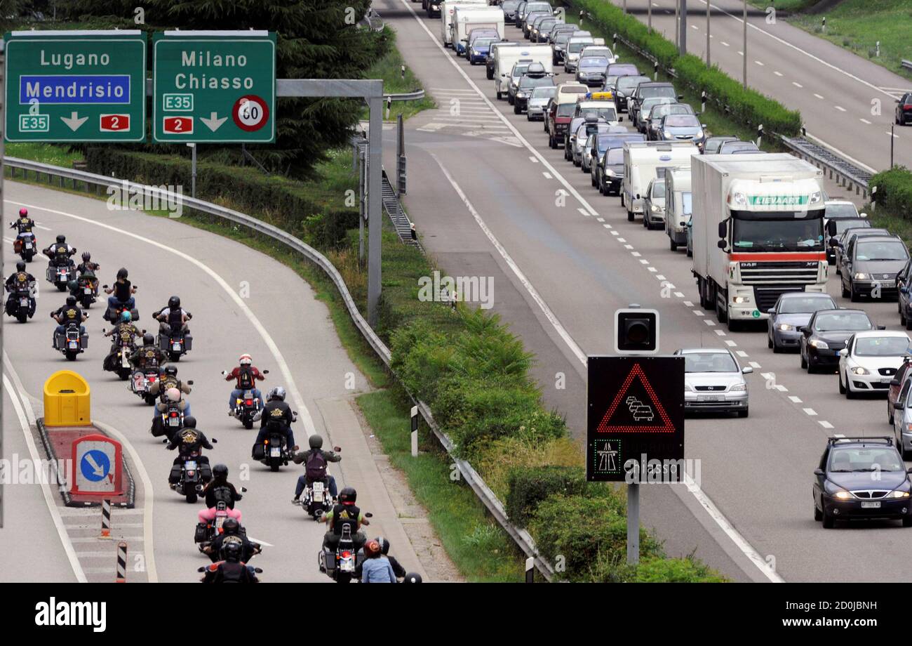 Vehicles traveling south for the summer holidays sit in traffic jam that is  over 8 km (4.9 miles) long near the Swiss-Italian border in Mendrisio July  14, 2012. REUTERS/Fiorenzo Maffi (SWITZERLAND -