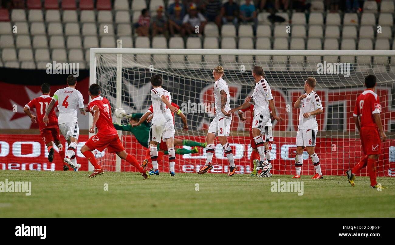 Direct From A Free Kick High Resolution Stock Photography And Images Alamy Direct From A Free Kick High Resolution Stock Photography And Images Alamy