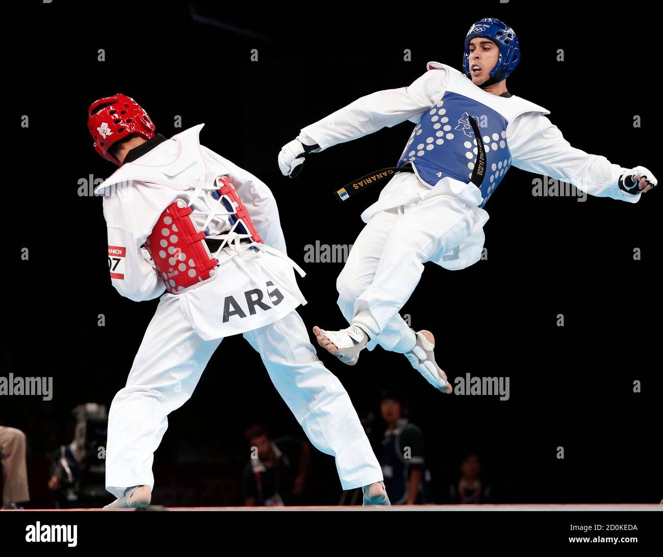 Spain's Nicolas Garcia Hemme (R) fights against Argentina's Sebastian  Eduardo Crismanich during their men's -80kg gold medal taekwondo match at  the London Olympic Games at the ExCeL venue August 10, 2012. REUTERS/Kim