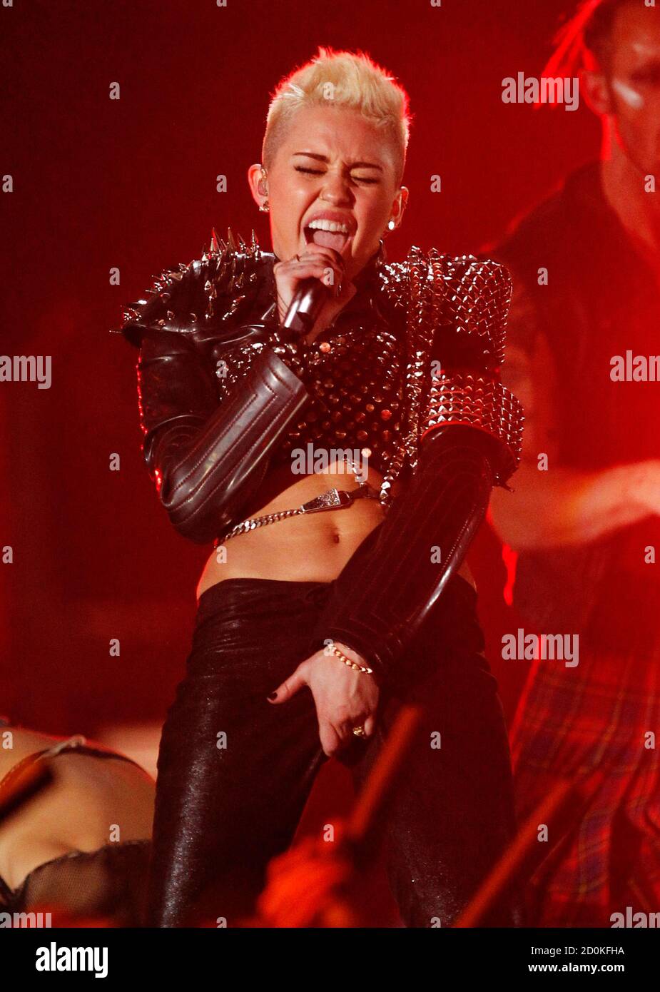 Miley Cyrus performs Billy Idol's "Rebel Yell" during the VH1 Divas 2012  show in Los Angeles, December 16, 2012. REUTERS/Danny Moloshok (UNITED  STATES - Tags: ENTERTAINMENT Stock Photo - Alamy