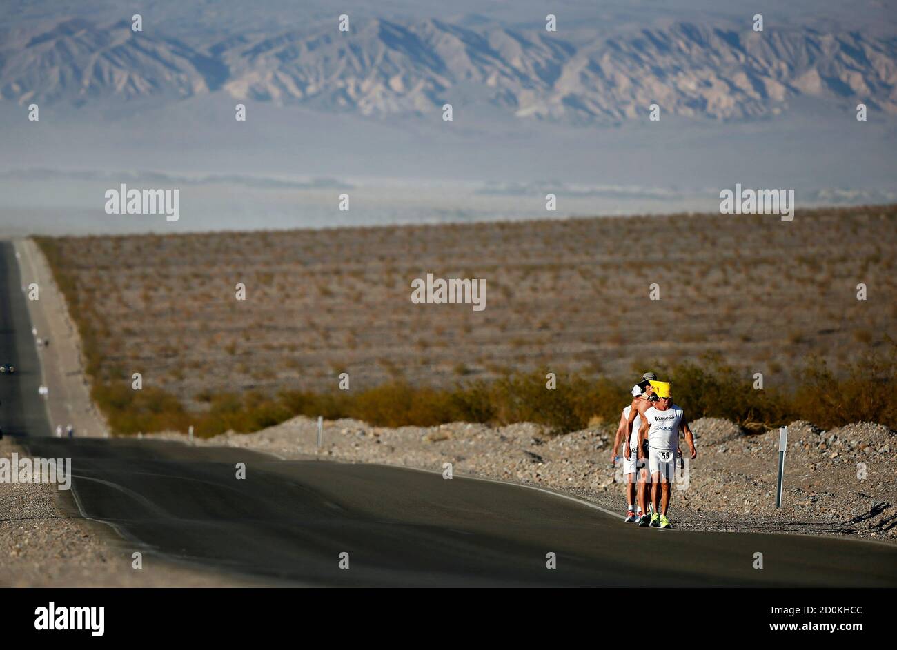 Competitors Run In The Badwater Ultramarathon In Death Valley National Park California July 15 2013 The 135 Mile 217 Km Race Which Bills Itself As The World S Toughest Foot Race Goes From Death Called the badwater 135 ultramarathon, this event is not for ordinary runners (or ordinary ultramarathoners, for that matter). alamy