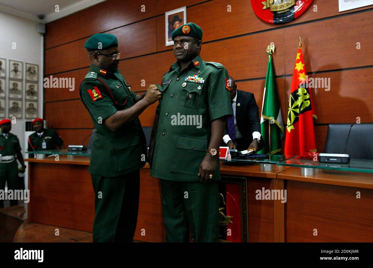 The New Chief Of Army Staff / Buhari Appoints Maj Gen Farouk Yahaya As Chief Of Army Staff Dailytrust / Armed forces chief of staff general francois lecointre has responded to the second letter by asserting that its authors should leave the military.