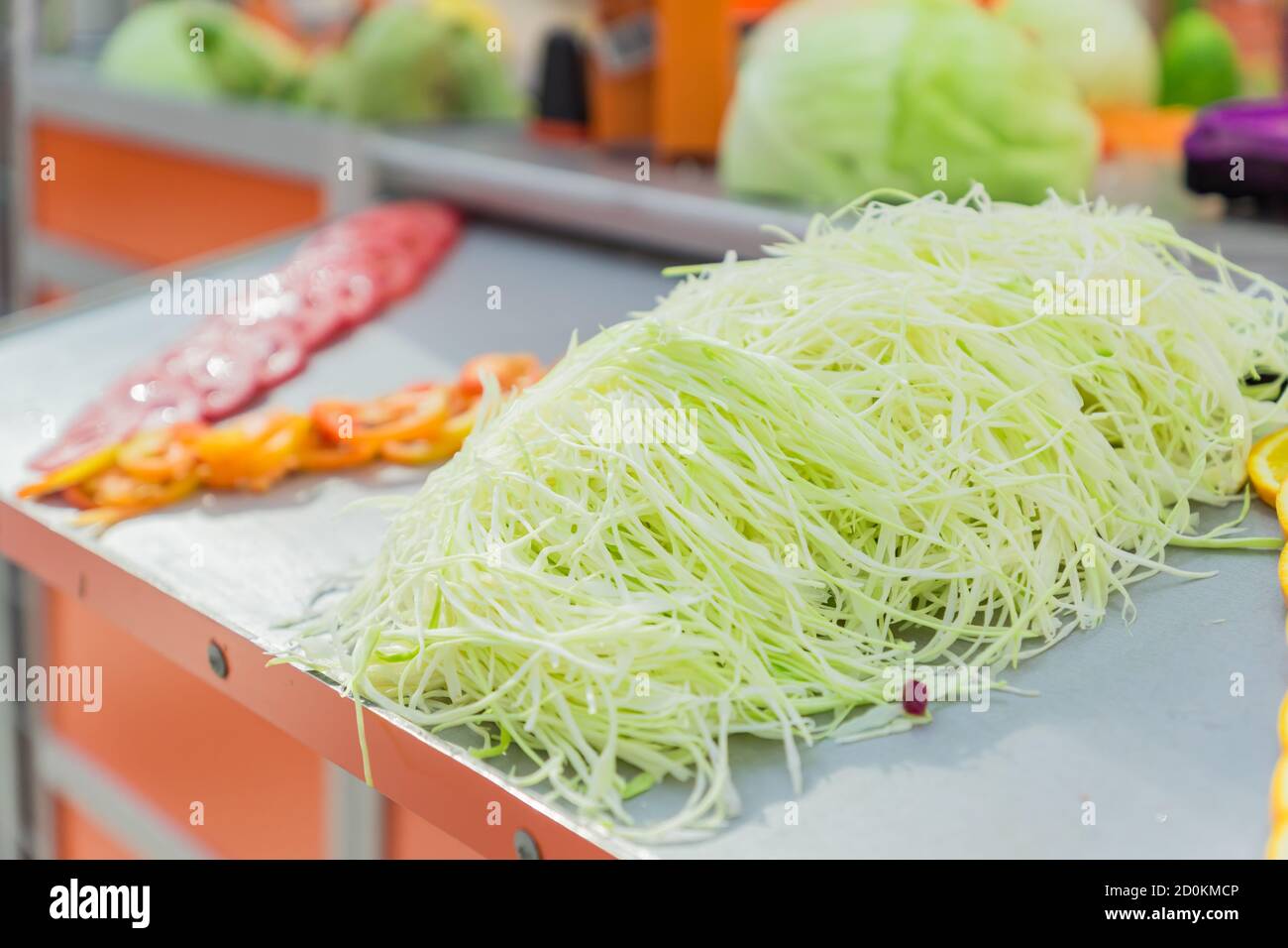 https://c8.alamy.com/comp/2D0KMCP/fresh-green-shredded-cabbage-on-the-table-vegetable-shredder-presentation-2D0KMCP.jpg
