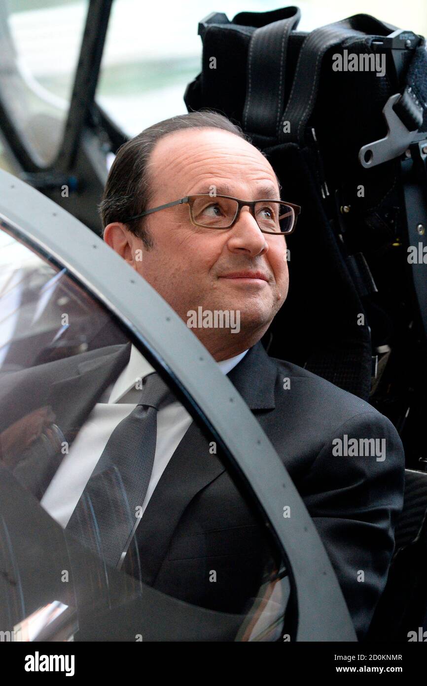 French President Francois Hollande sits in a Rafale fighter jet during a visit to the factory of French aircraft manufacturer Dassault Aviation in Merignac near Bordeaux March 4, 2015. The visit takes place after Egypt signed a 5.2 billion-euro deal in February to buy French weaponry, an agreement for 24 Rafale combat jets made by Dassault Aviation, a multi-mission naval frigate, and air-to-air missiles.   REUTERS/Caroline Blumberg/Pool   (FRANCE - Tags: POLITICS BUSINESS TRANSPORT MILITARY) Stock Photo