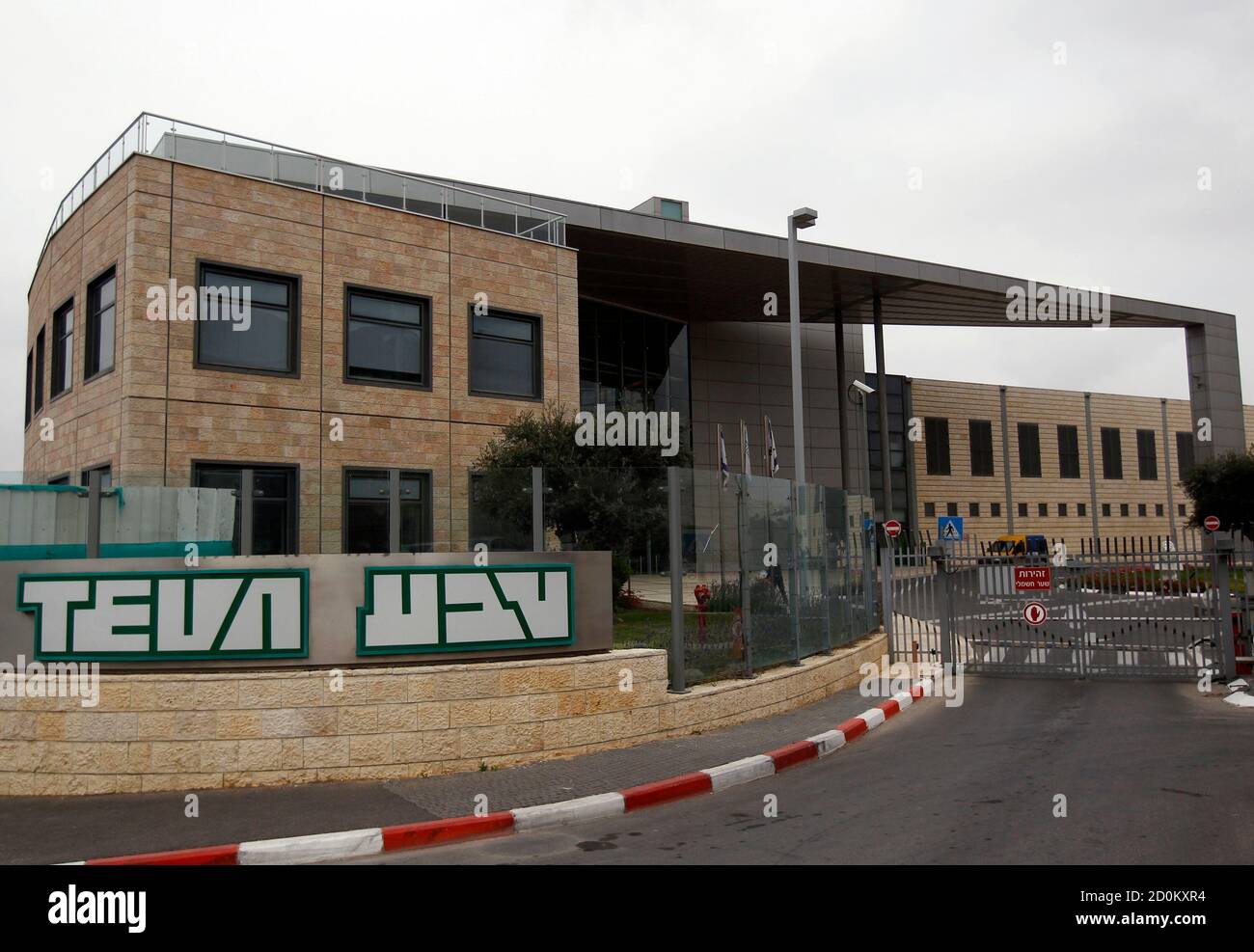 Teva Pharmaceutical Industries' Jerusalem oral solid dosage plant (OSD) is  seen December 21, 2011. Israel-based Teva is the world's leading generic  drugmaker. REUTERS/Ronen Zvulun (JERUSALEM - Tags: BUSINESS DRUGS SOCIETY  Stock Photo -