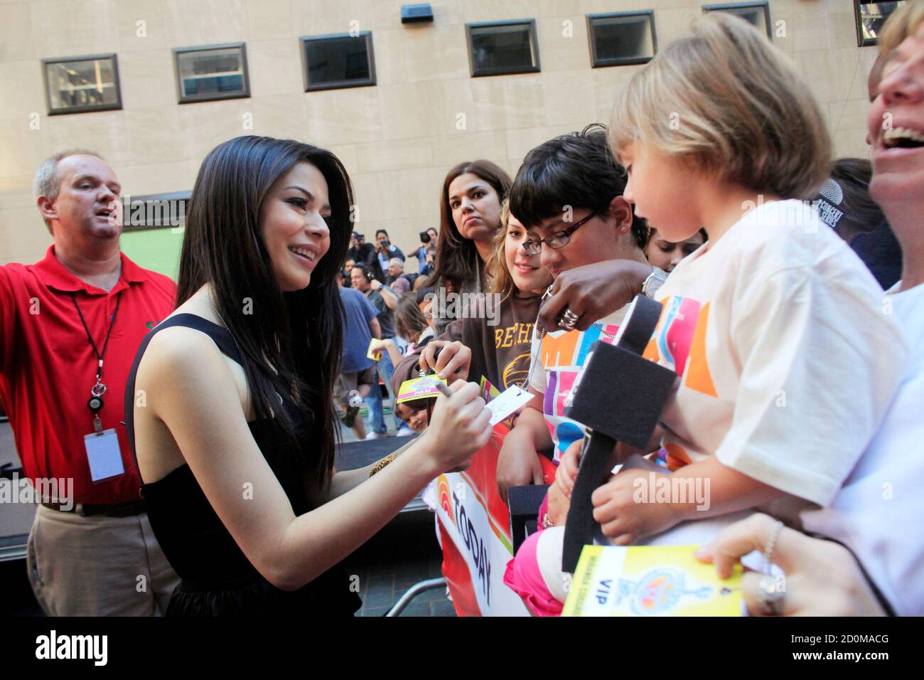 Actress and singer Miranda Cosgrove greets fans on NBC's "Today" show in  New York September 6, 2010. REUTERS/Eric Thayer (UNITED STATES - Tags:  ENTERTAINMENT Stock Photo - Alamy