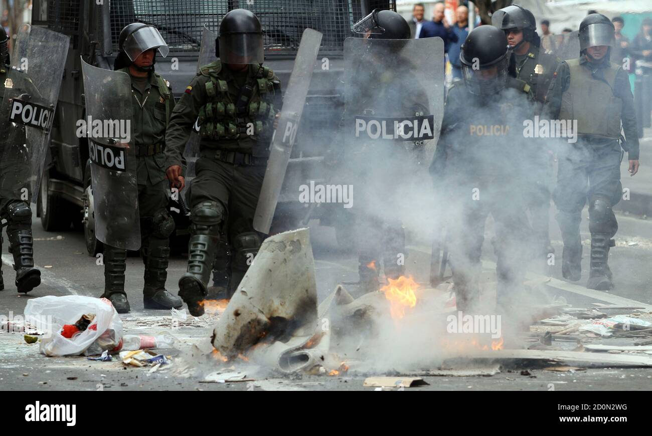 Transmilenio bus transit system hi-res stock photography and images - Alamy