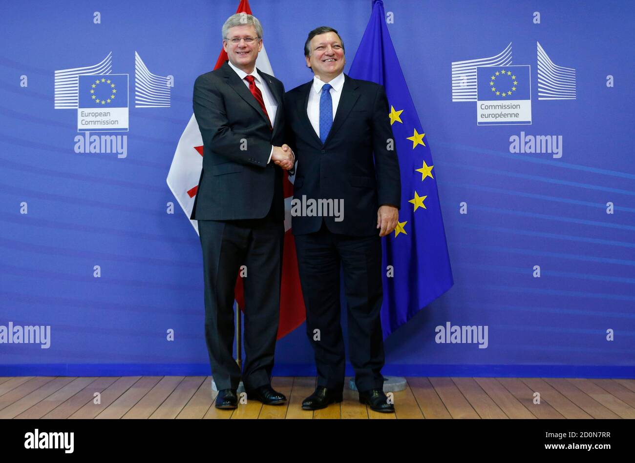 European Commission President Jose Manuel Barroso poses with Canadian Prime Minister Stephen Harper (L) ahead of a meeting at the EU Commission headquarters in Brussels October 18, 2013. The European Union and Canada are expected to close talks on a multi-billion-dollar trade deal on Friday that will integrate two of the world's biggest economies, if they can overcome final disagreements ranging from medicine patents to feta cheese.    REUTERS/Francois Lenoir (BELGIUM - Tags: POLITICS BUSINESS) Stock Photo