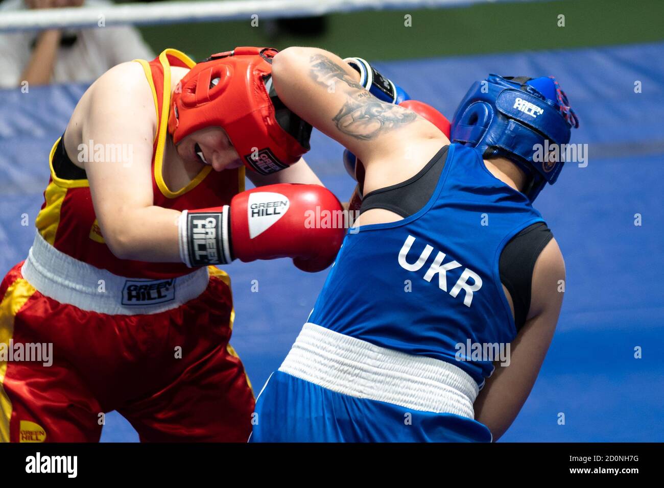 KHARKIV, UKRAINE - OCTOBER 1, 2020: Girls boxers in the fight on the ring  during the Ukraine Women Champion Cup 2020 Stock Photo - Alamy