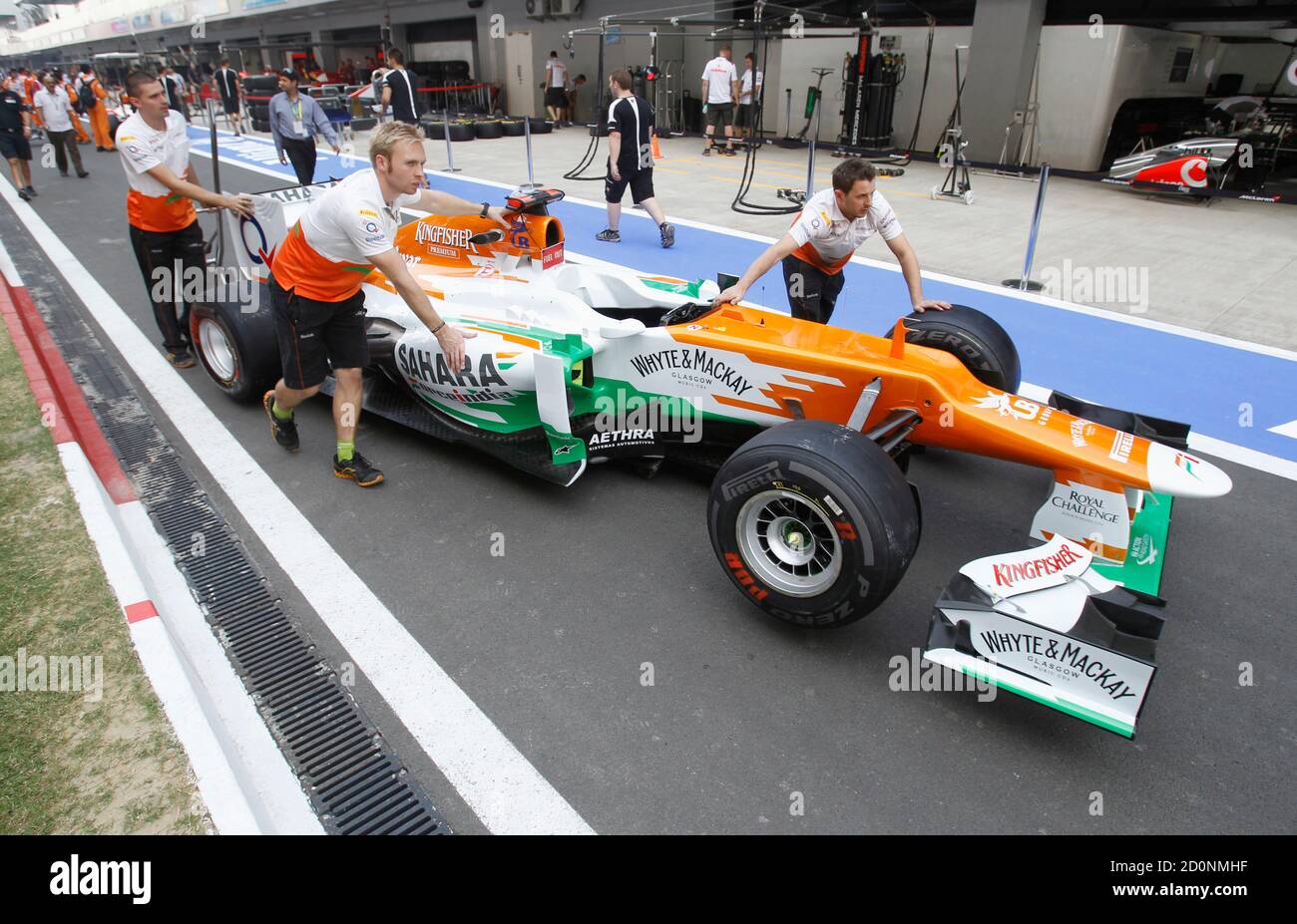 Pit Crew Force India F1 High Resolution Stock Photography And Images Alamy