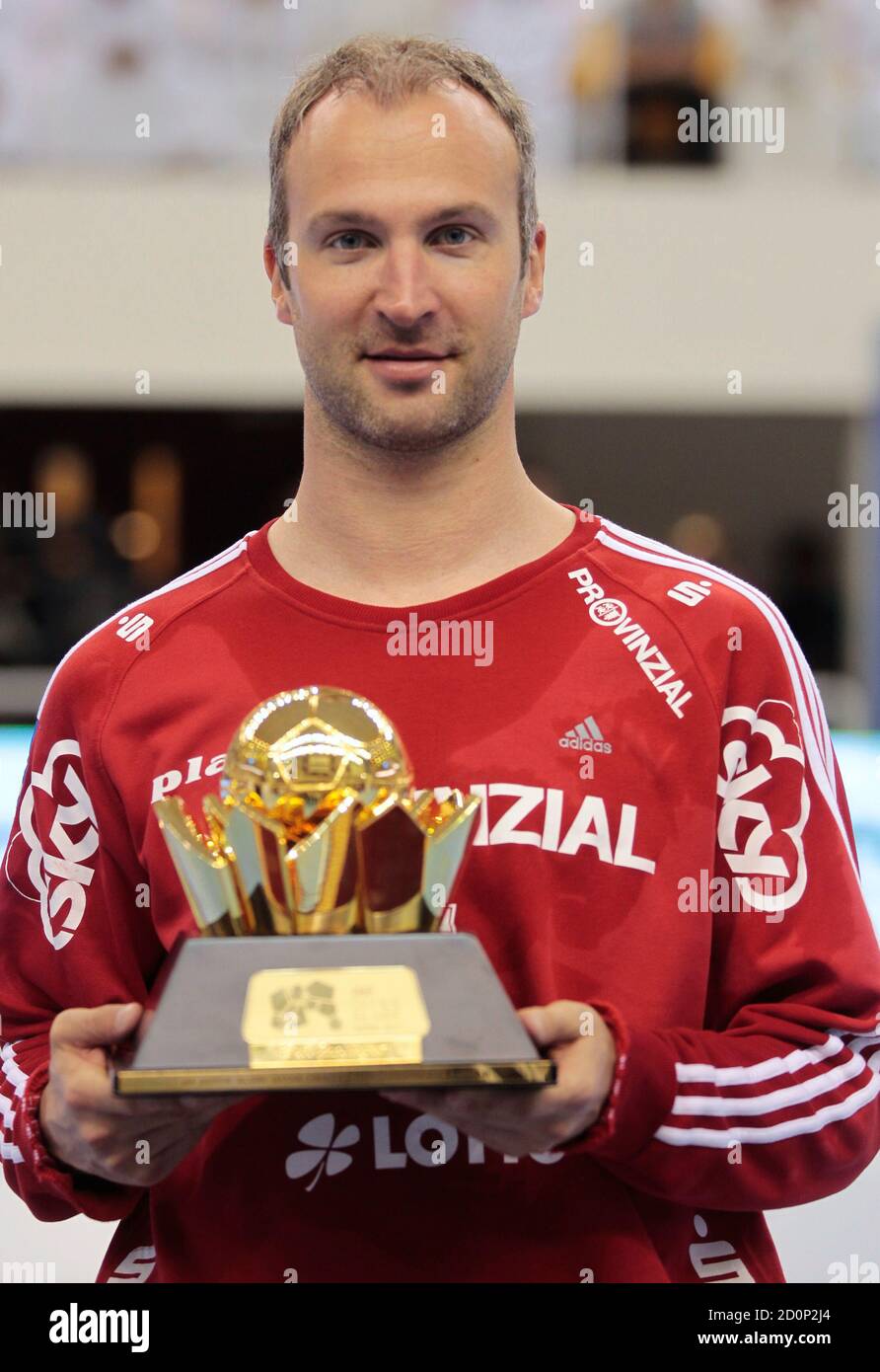 Thierry Omeyer of Germany's THW Kiel holds his Best goalkeeper award at the  Super Globe 2011 handball tournament in Doha May 18, 2011. REUTERS/Fadi  Al-Assaad (QATAR - Tags: SPORT HANDBALL Stock Photo - Alamy