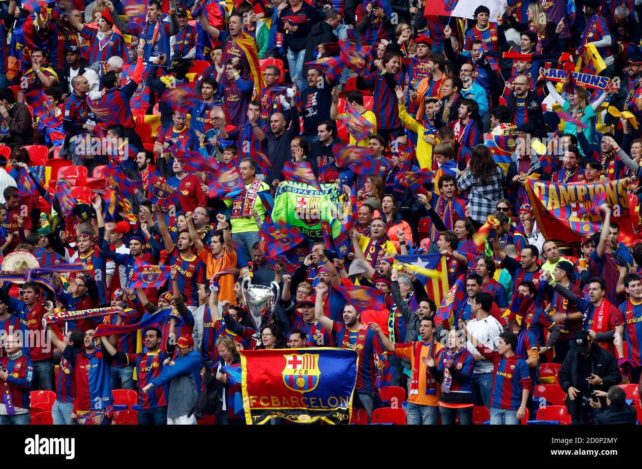 Barcelona S Fans Cheer Before Their Champions League Final Soccer Match Against Manchester United At Wembley Stadium In London May 28 2011 Reuters Paul Hanna Britain Tags Sport Soccer Stock Photo Alamy<script async src=