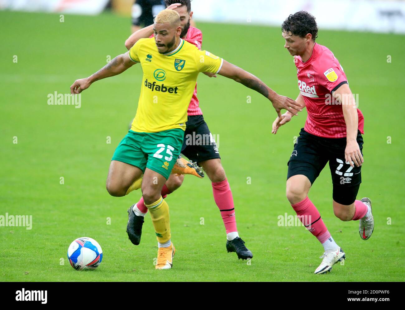 Norwich City's Onel Hernandez (left) and Derby County's George Evans battle for the ball during the Sky Bet Championship match at Carrow Road, Norwich. Stock Photo