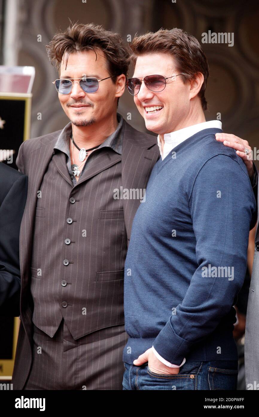 Pelicula De Tom Hanks Y Tom Cruise Johnny Depp and Tom Cruise during the Jerry Bruckheimer Hollywood Walk of  Fame Ceremony, Hollywood. California Stock Photo - Alamy