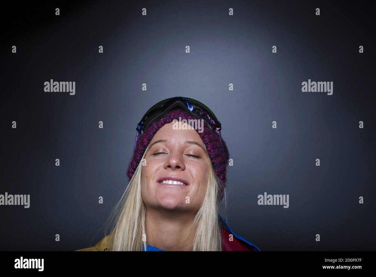 Teter Snowboarder Hannah Snowboarding