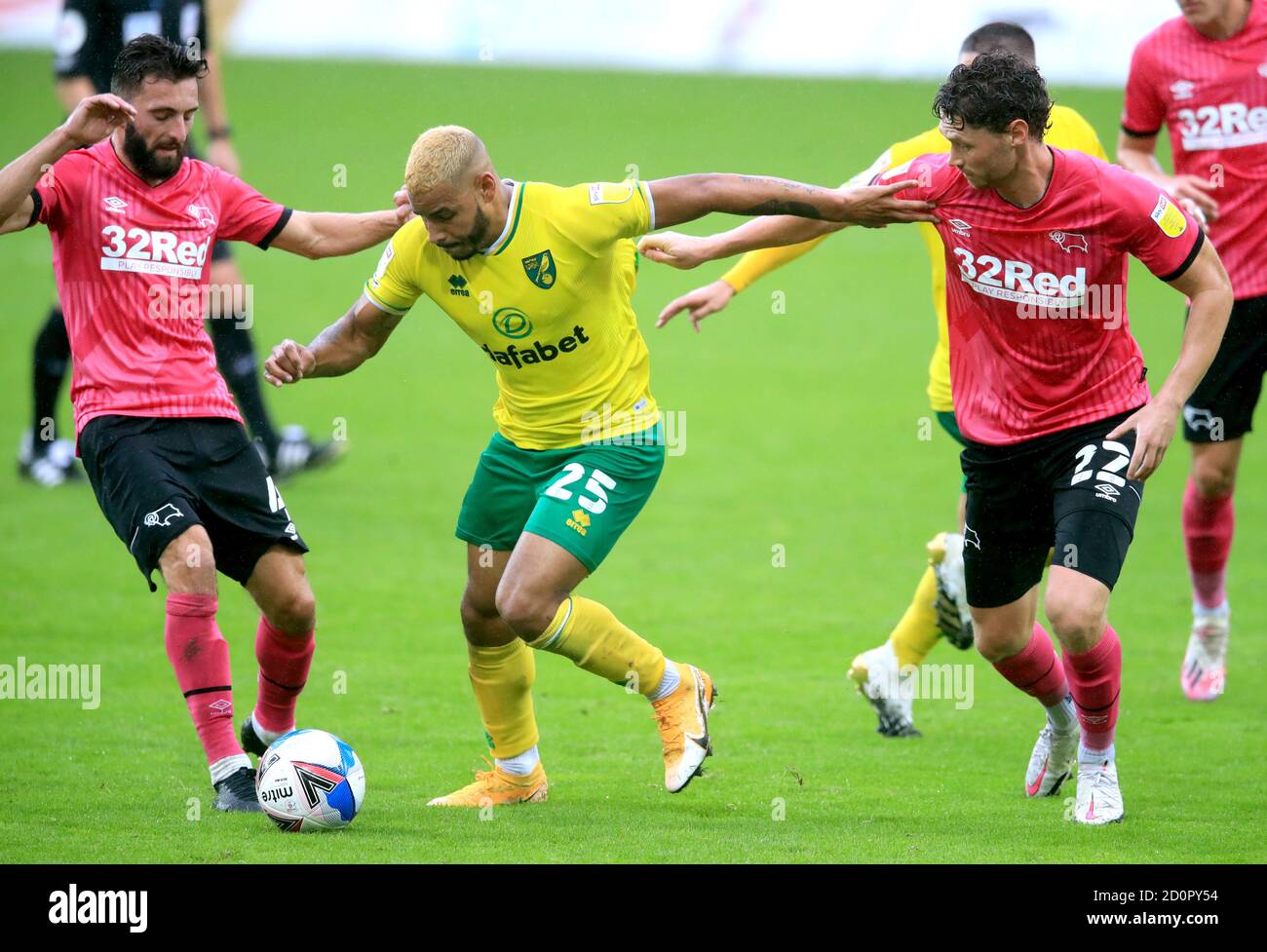 Norwich City's Onel Hernandez (centre) battles for the ball with Derby County's Graeme Shinnie (left) and George Evans during the Sky Bet Championship match at Carrow Road, Norwich. Stock Photo