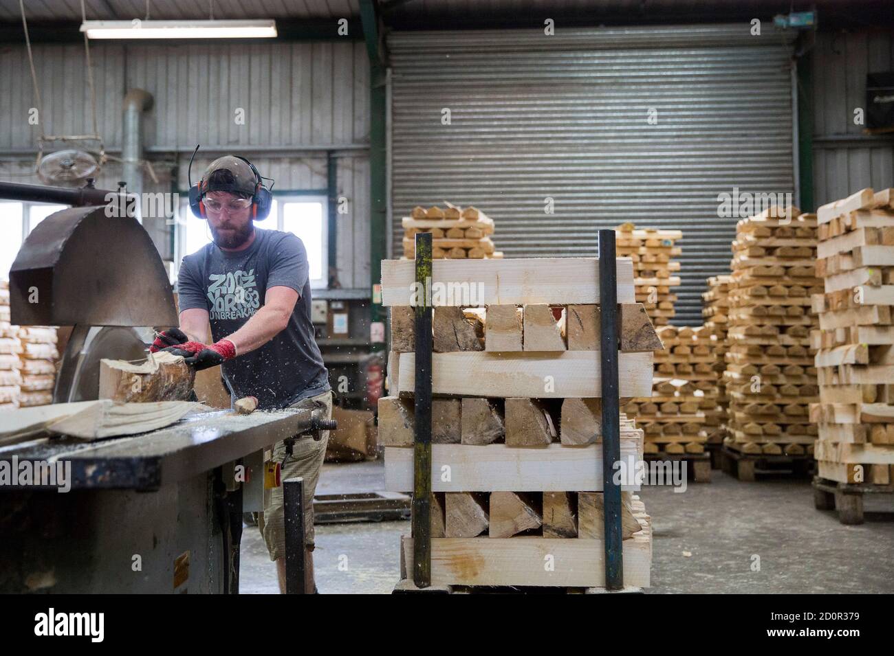 Cricket bat makers hi-res stock photography and images - Alamy