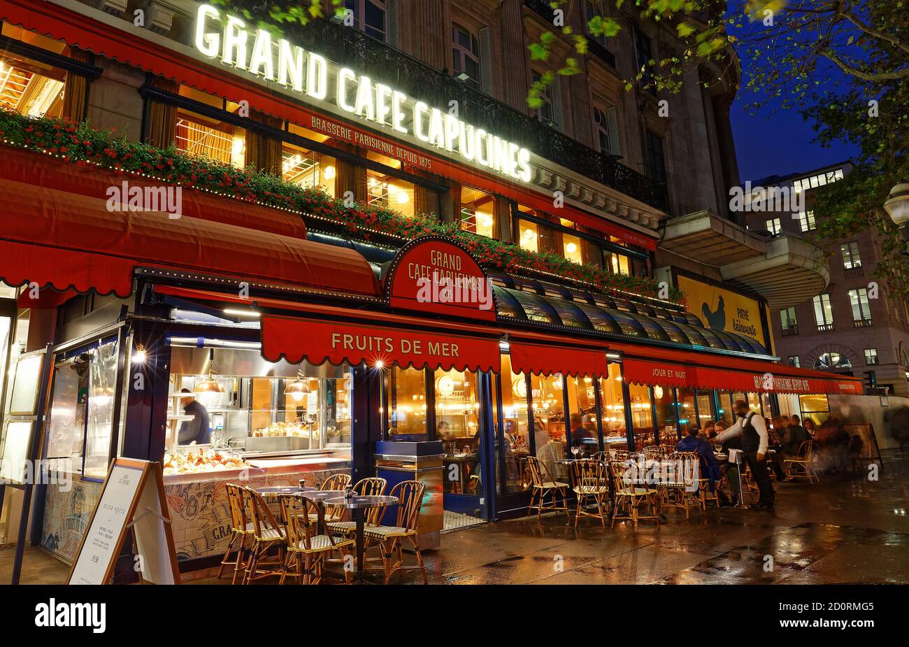Le grand cafe capucines hi-res stock photography and images - Alamy