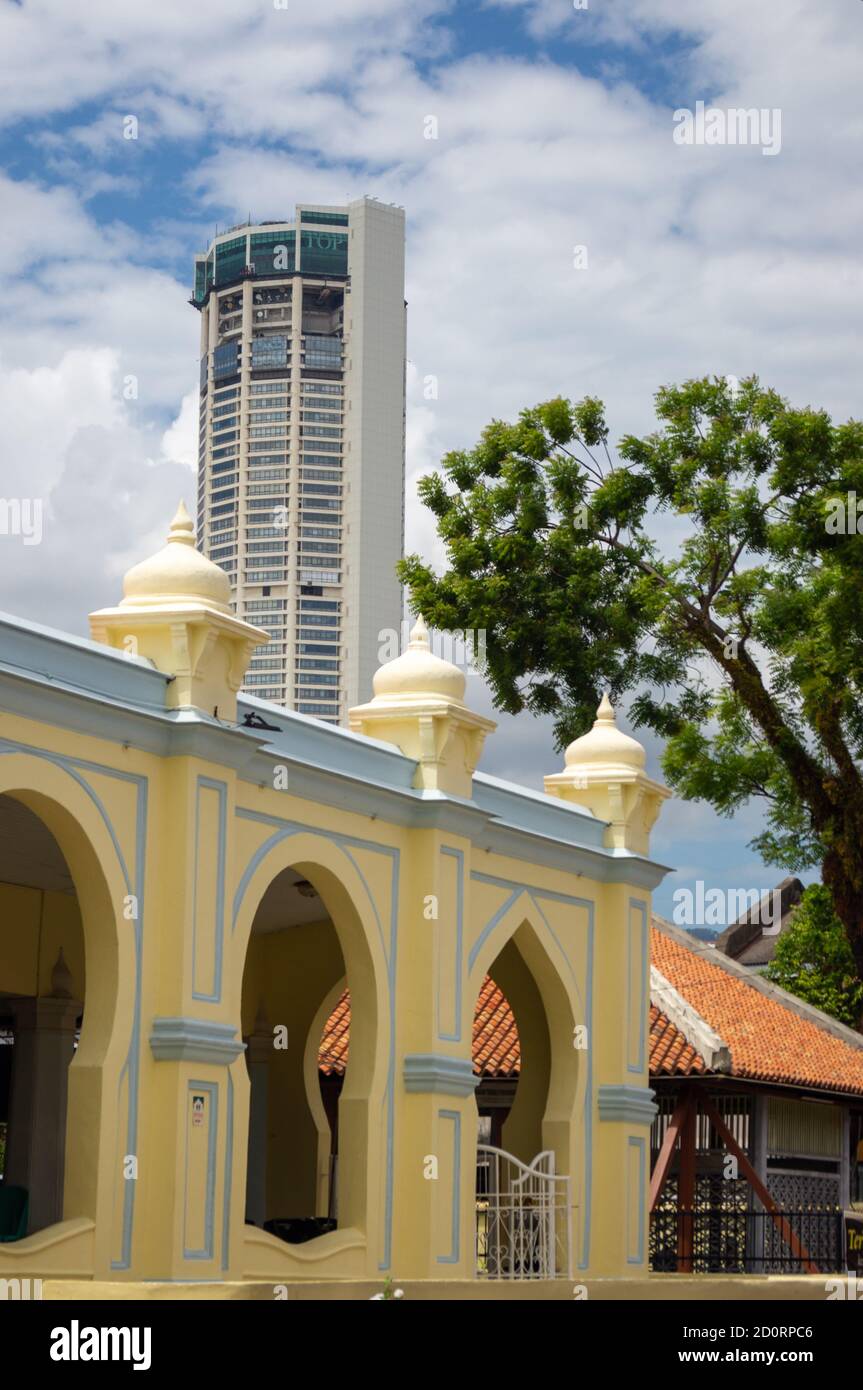 Georgetown, Penang/Malaysia - Feb 14 2020: Beautiful Malays mosque Acheh Mosque at Lebuh Acheh. Background is KOMTAR building. Stock Photo