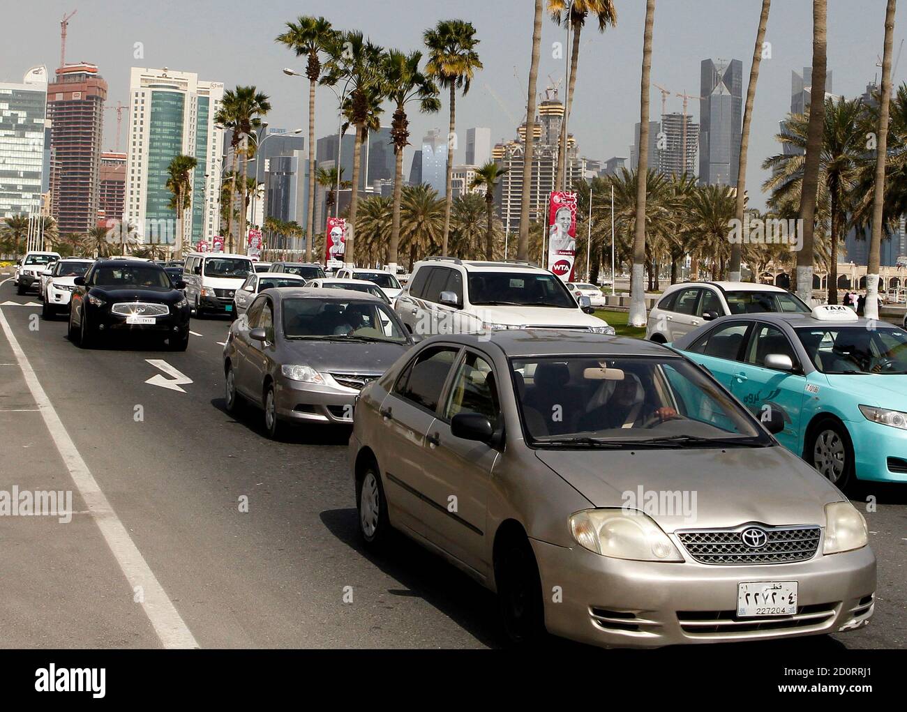 Doha qatar traffic sign hires stock photography and images Alamy