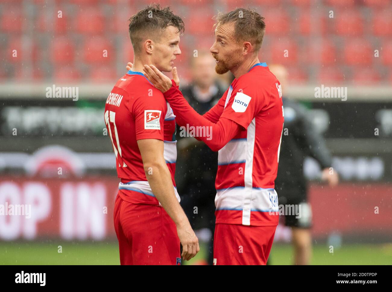 03 October 2020, Baden-Wuerttemberg, Heidenheim: Football: 2nd Bundesliga, 1st FC Heidenheim - SC Paderborn 07, 3rd matchday in the Voith Arena. Heidenheim Marc Schnatterer (r) and Florian Pick are talking after the match. Photo: Stefan Puchner/dpa - IMPORTANT NOTE: In accordance with the regulations of the DFL Deutsche Fußball Liga and the DFB Deutscher Fußball-Bund, it is prohibited to exploit or have exploited in the stadium and/or from the game taken photographs in the form of sequence images and/or video-like photo series. Stock Photo