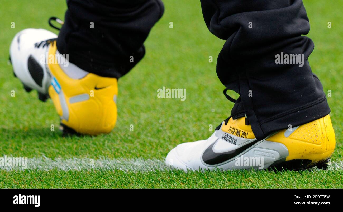 carlos tevez boots
