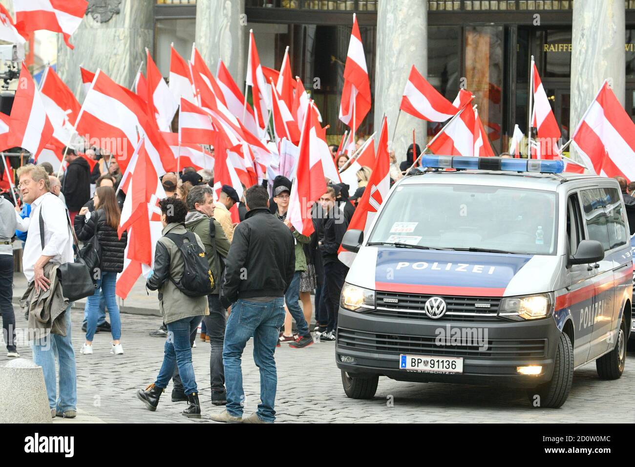 Vienna, Austria. 03th Oct, 2020. Demonstration 'The Austrians' with counter rallies by the Autonomous Antifa Vienna. 'Die Österreicher is an offshoot of the Austrian Identitarian Movement. Picture shows protesters from 'The Austrians' (Die Österreicher). Credit: Franz Perc / Alamy Live News Stock Photo