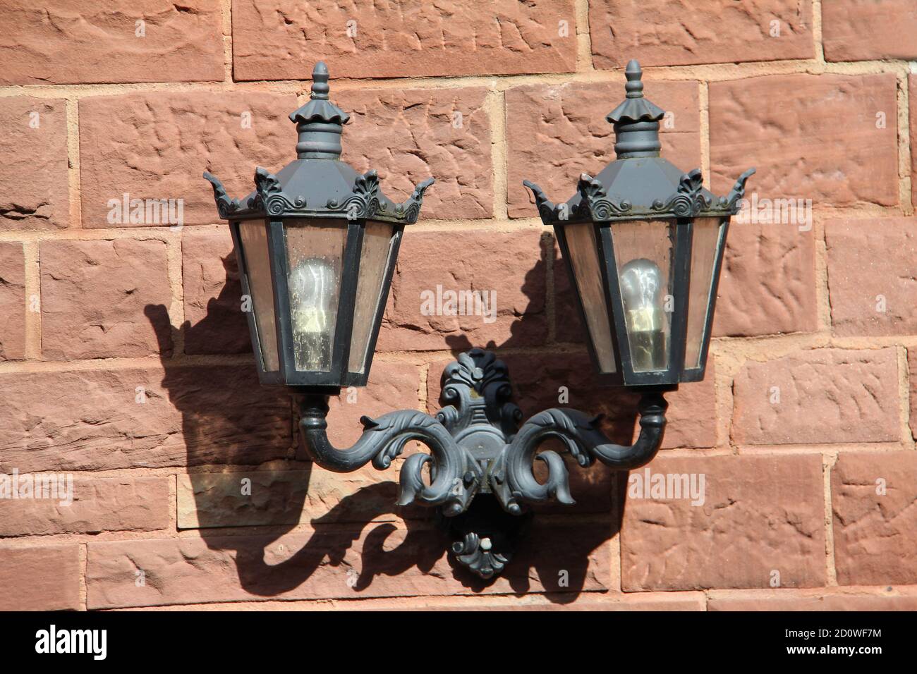 Antique street lanterns hi-res stock photography and images - Alamy