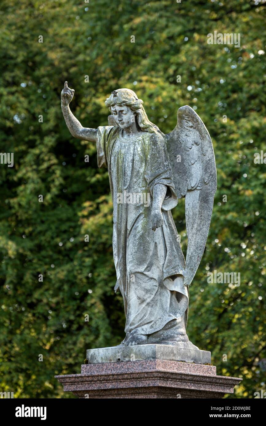 Statue of an angel pointing to the heavens in Morningside Cemetery Edinburgh, Scotland. Stock Photo