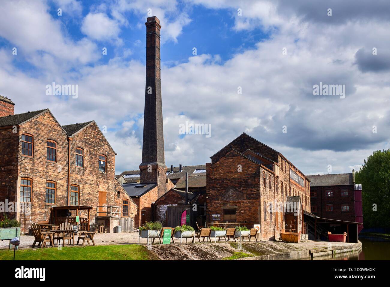 Middleport pottery tea rooms and moorings on the Trent and Mersey canal at Stoke on Trent Stock Photo