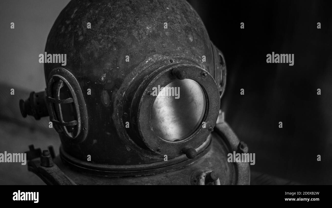 Old metal diving helmet Stock Photo Alamy