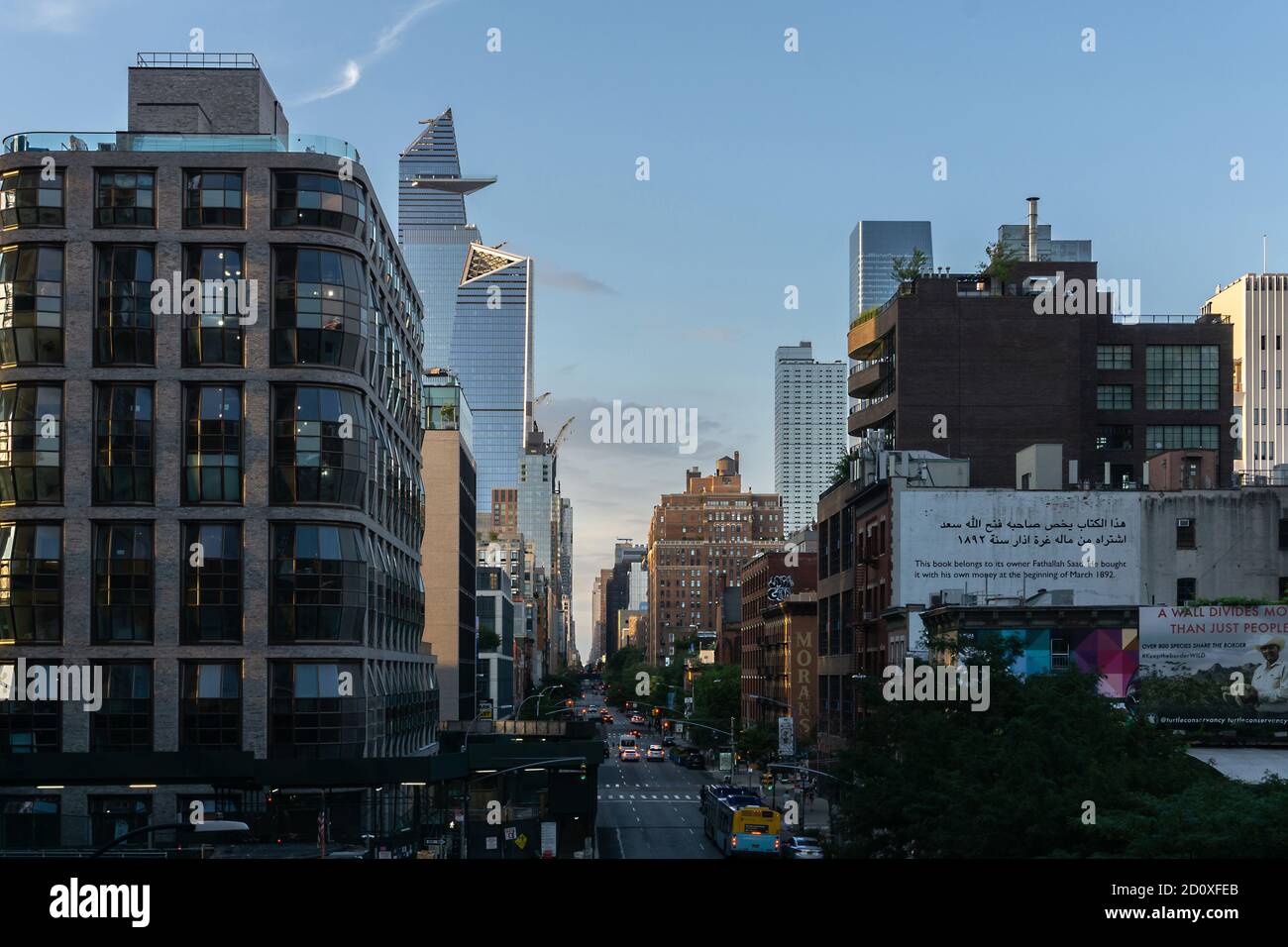 New York / Usa - July 28 2020: A view from High Line onto the 18th ...