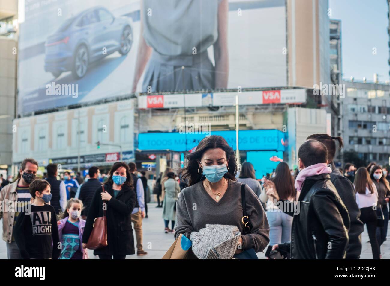 Madrid, Spain. 03rd Oct, 2020. First day of the closure of the city of Madrid, the streets completely crowded in the battle against coronavirus. (Photo by Alberto Sibaja/Pacific Press) (Photo by Eyepix Group/Pacific Press) Credit: Pacific Press Media Production Corp./Alamy Live News Stock Photo