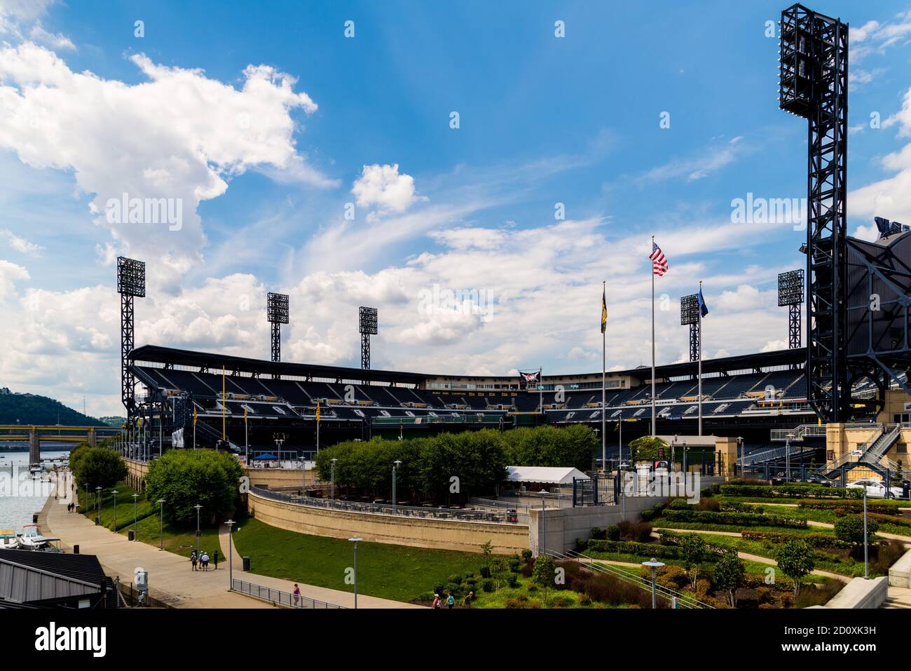 Pnc park night hi-res stock photography and images - Alamy