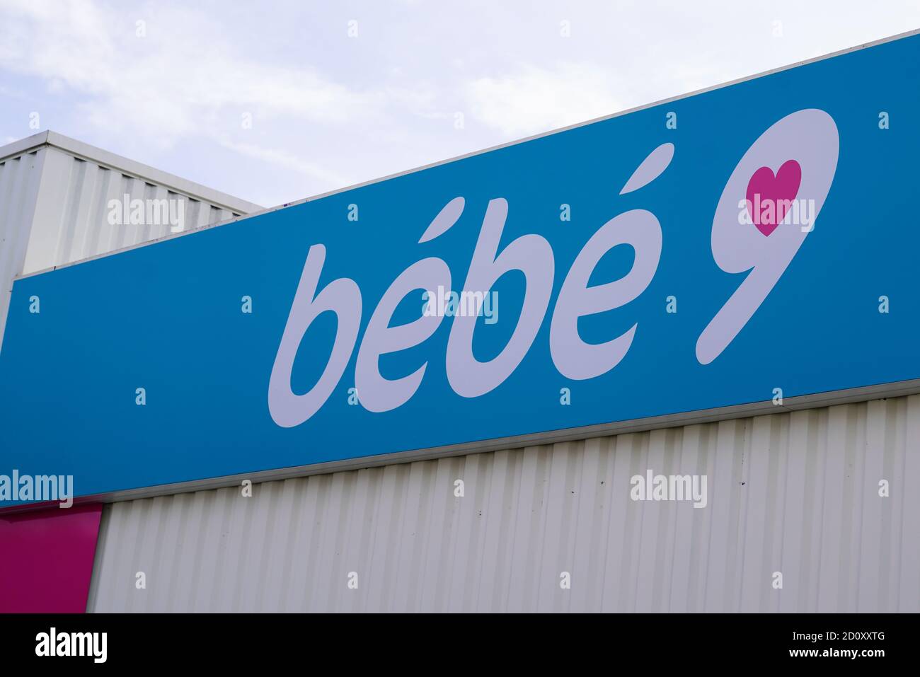 Bebe Logo High Resolution Stock Photography And Images Alamy Bebe Logo High Resolution Stock Photography And Images Alamy