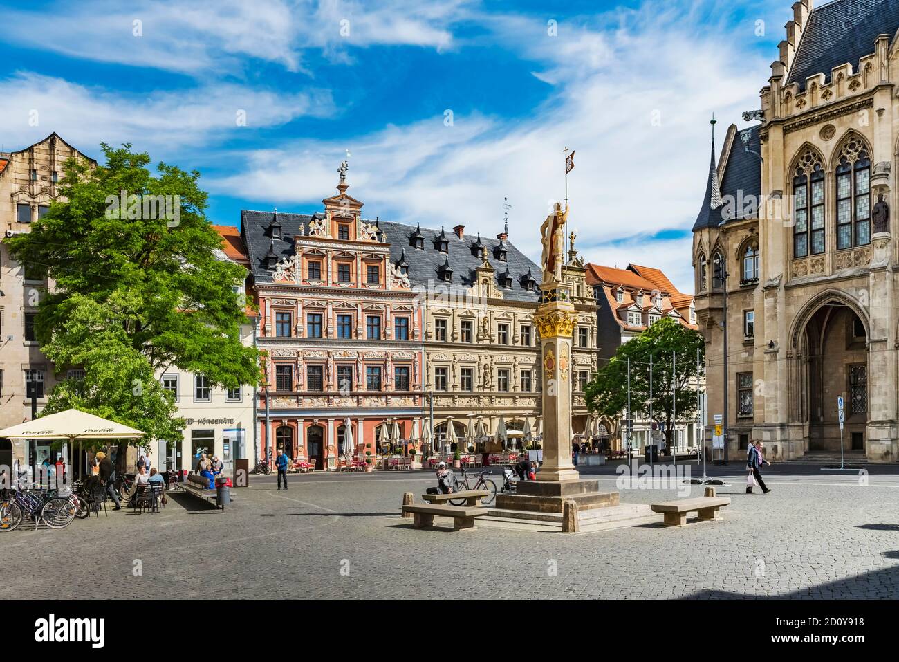 On the Fischmarkt you will find the buildings of the town hall (right) and the "Haus zum Breiten Herd" (left), Erfurt, Thuringia, Germany, Europe Stock Photo