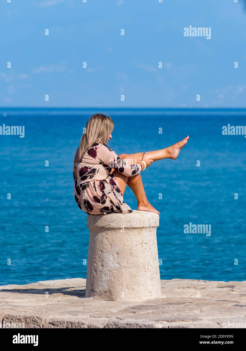 Seating seated remarkable hires stock photography and images Alamy