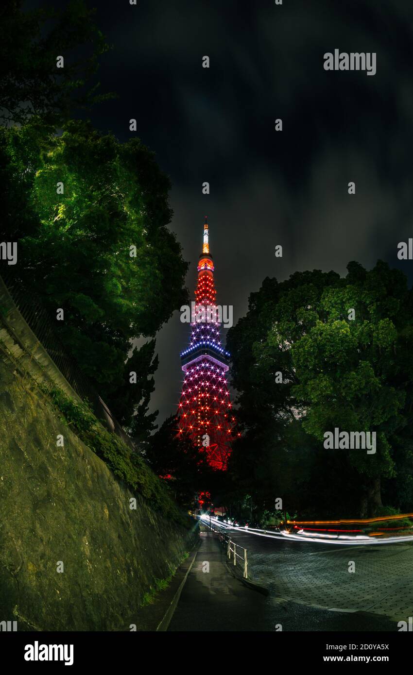 tokyo tower street view at night illuminated Stock Photo - Alamy