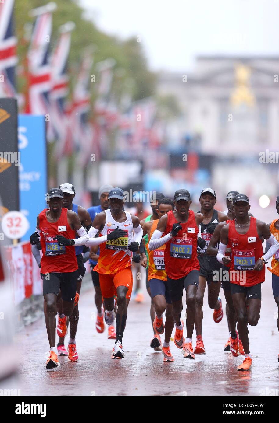 Kenya S Eliud Kipchoge Second Left In Action During The Men S Elite Race During The Virgin Money London Marathon Around St James Park Stock Photo Alamy
