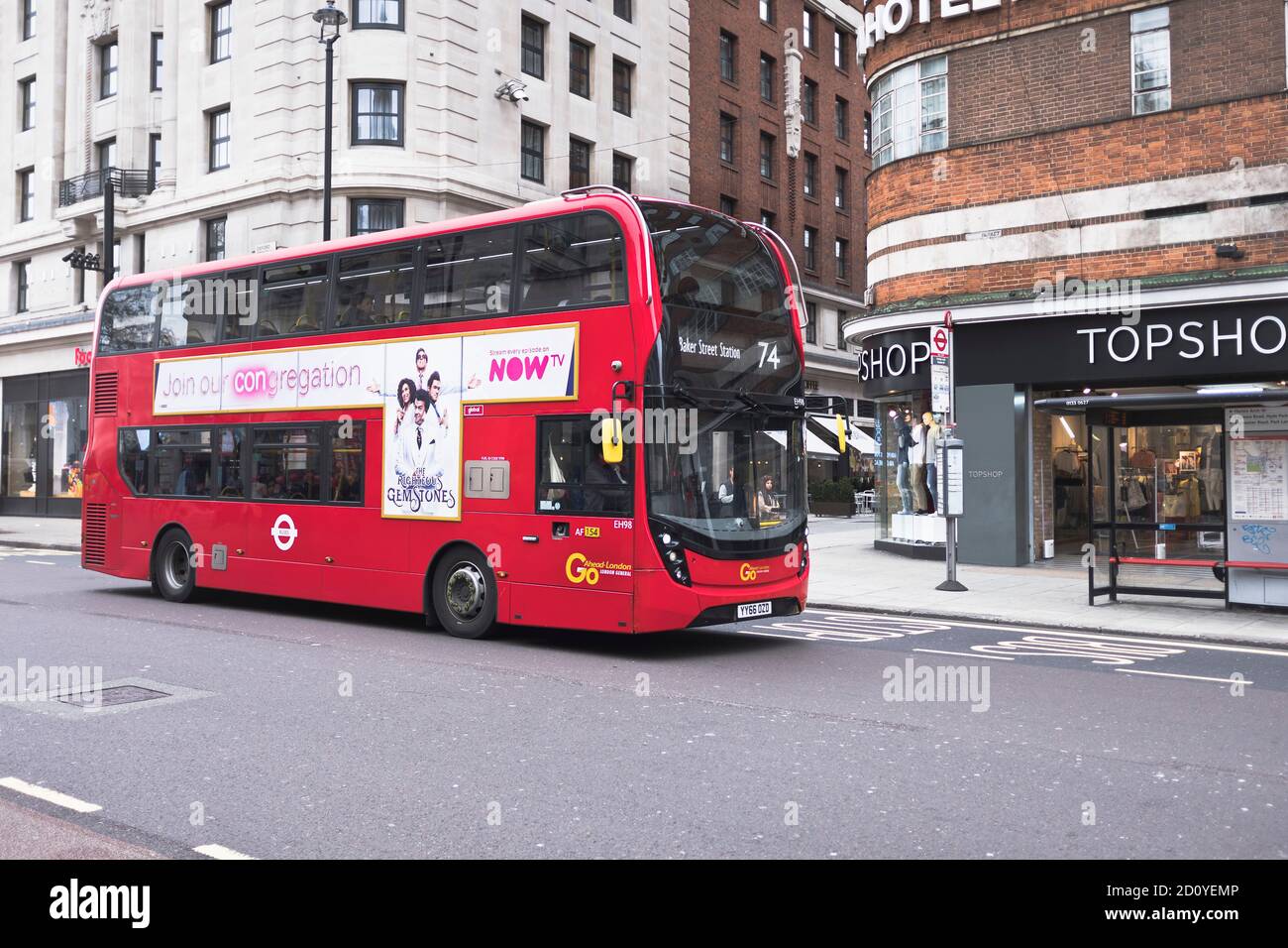 dh  OXFORD STREET LONDON ENGLAND UK Red bus GO Ahead alexander dennis enviro400 MMC Hybrid buses transport city Stock Photo