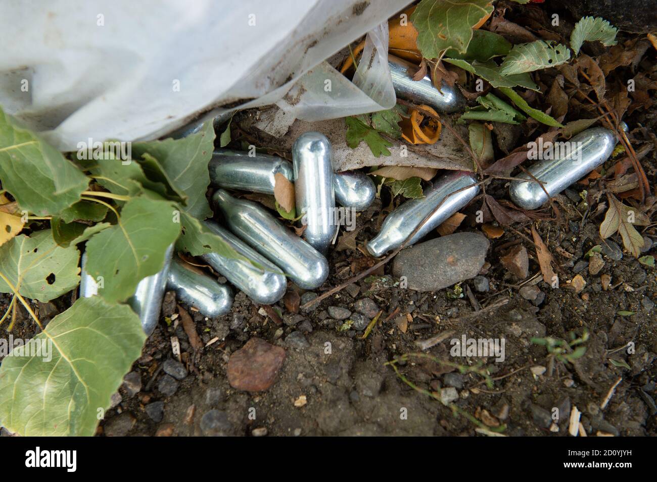 Compressed gas cartridges hires stock photography and images Alamy