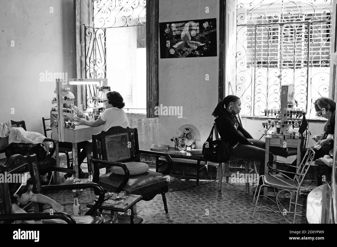 Bis 2015 sollten mindestens zwei Millionen Kubaner selbständig arbeiten. Beauty-Salon und Nail-Studio in Havanna in einer Wohnung eingerichtet. Beauty Stock Photo