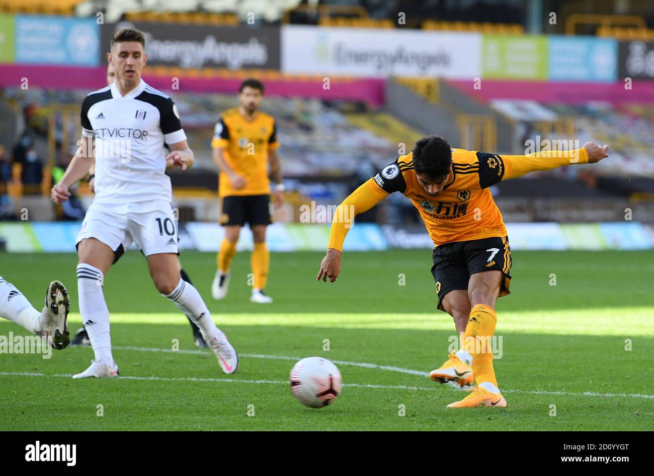 Wolverhampton Wanderers' Pedro Neto scores his side's first goal of the game during the Premier League match at Molineux, Wolverhampton. Stock Photo