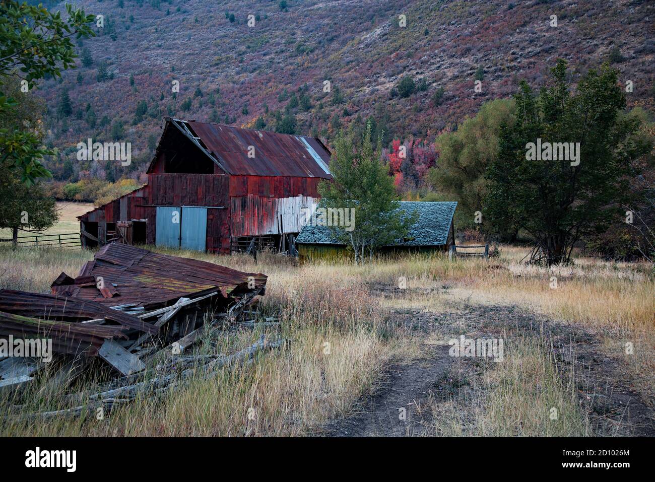 Run Down And Neglected Red Barn Rural Scenery And Small Towns Provide A Sense Of Simplicity Hard Work And Nostalgia Stock Photo Alamy