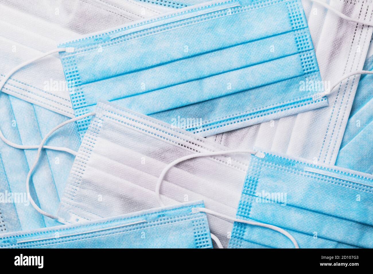 Blue medical masks hi-res stock photography and images - Alamy