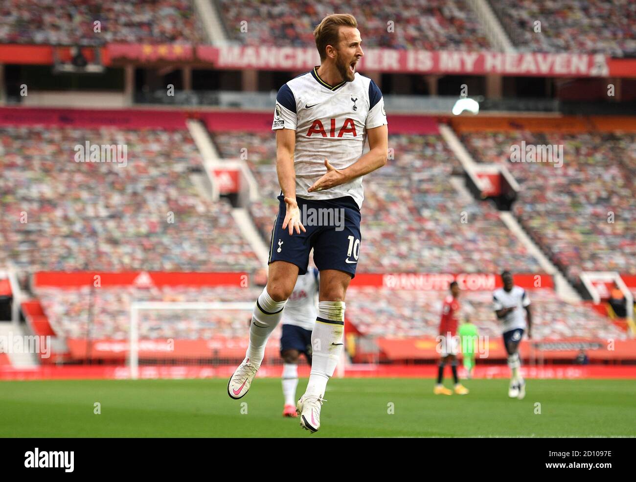 Tottenham Hotspur's Harry Kane celebrates scoring his side's third goal